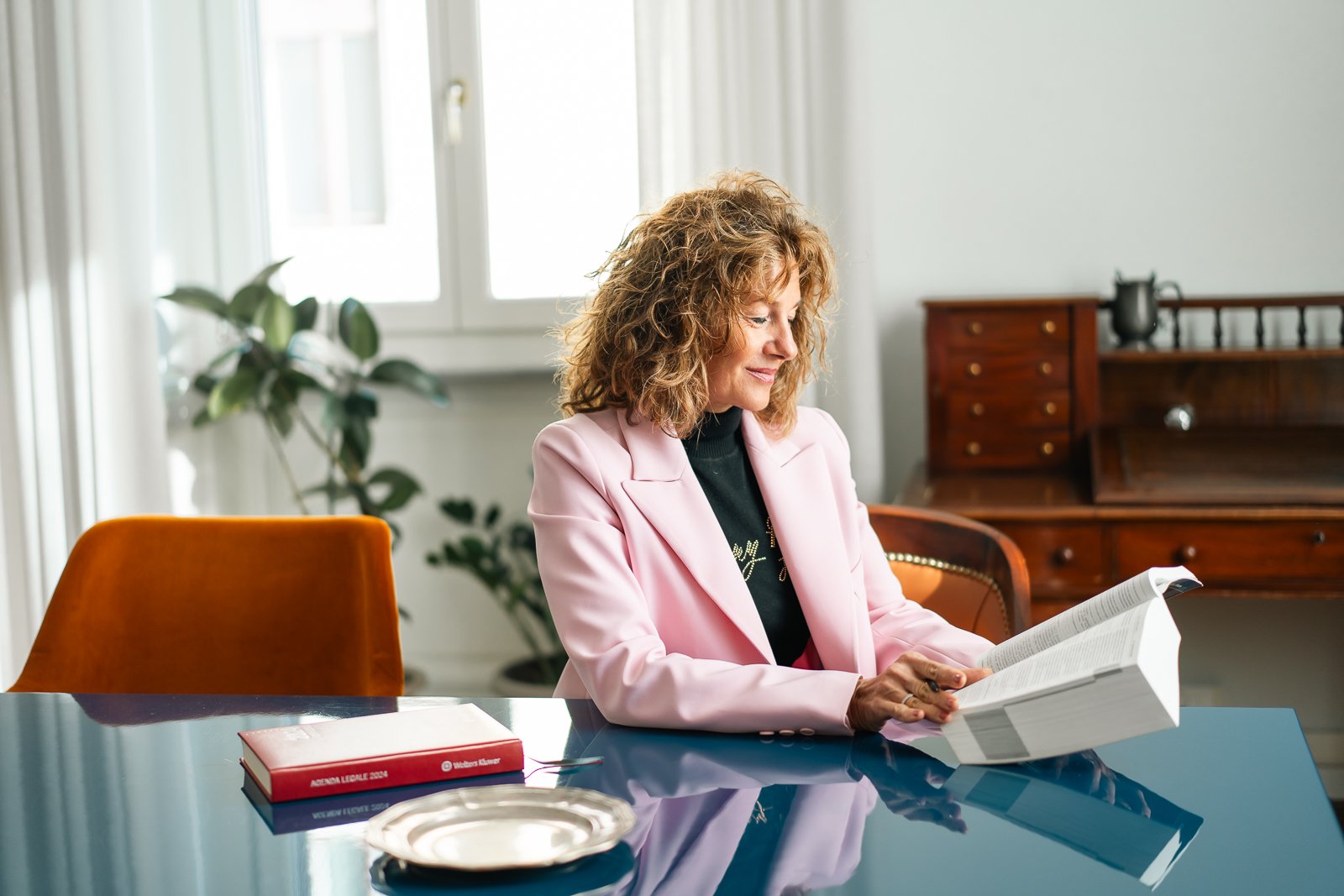 Avv. Barbara Schiavo nel suo studio legale